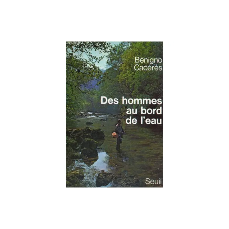 Des hommes au bord de l'eau